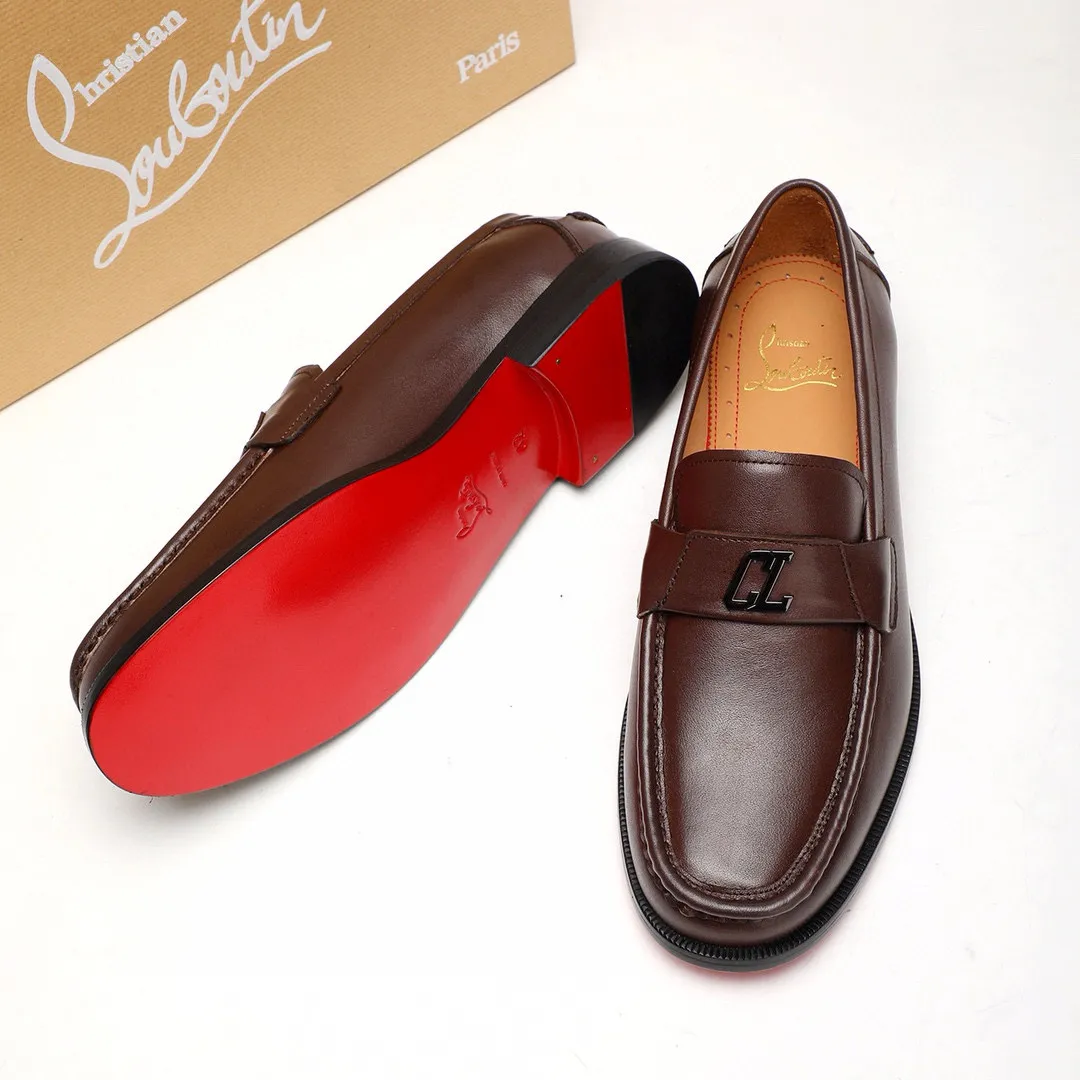 Batch 1,080 yuan 💰••New real shots••CL～High-end men’s 👔casual•loafers with red soles! ••🆑Genuine and top-quality goods from original orders ••✅💯 Purchase goods from top-quality original orders! Original imported patterned cowhide ➕Imported cowhide lining ➕Cowhide feet ➕Original leather outsole~🉑️Feel free to compare the authentic ones! Size: 38-44 (45.46.47 can be customized)
